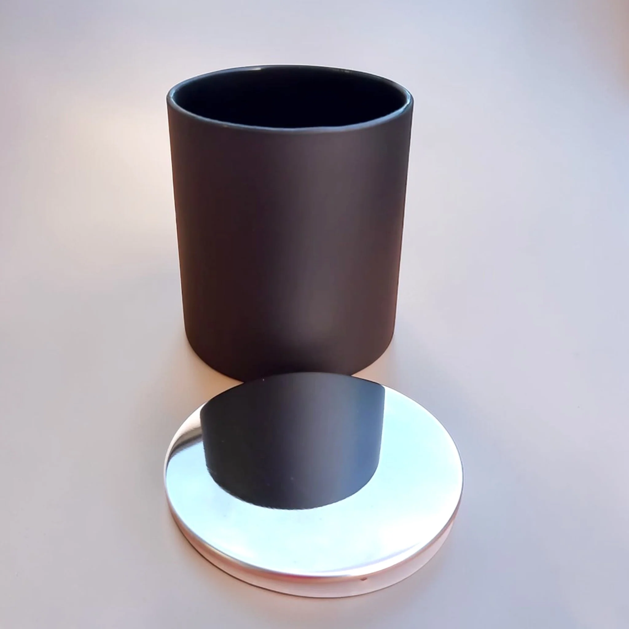 Bicchiere in Vetro Colorato Smerigliato con Tappo Abbinato – Eleganza e Stile per le Tue Candele - Image 6
