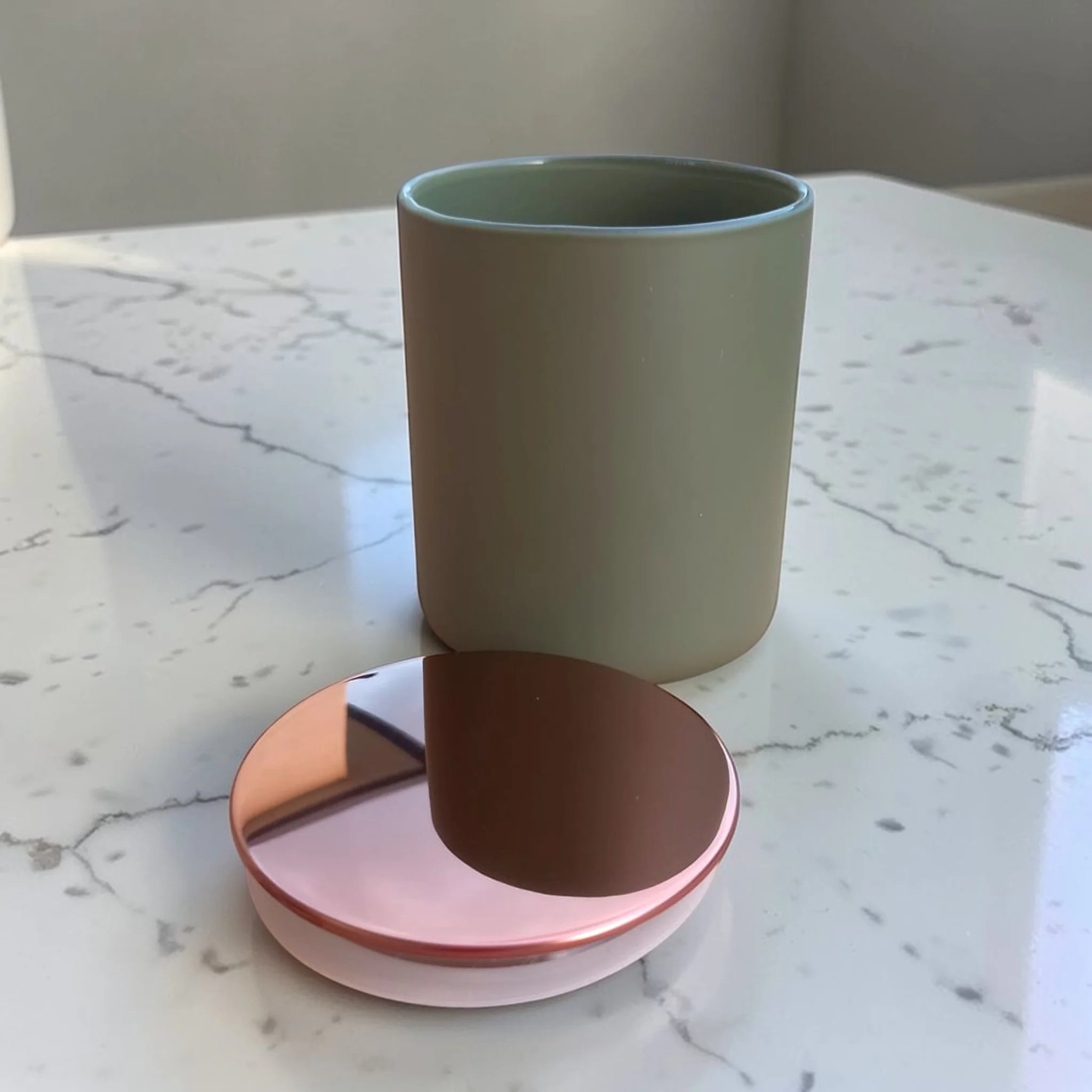 Bicchiere in Vetro Colorato Smerigliato con Tappo Abbinato – Eleganza e Stile per le Tue Candele - Image 8